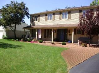 5644 N Rainbow Ln, Waterford, MI 48329