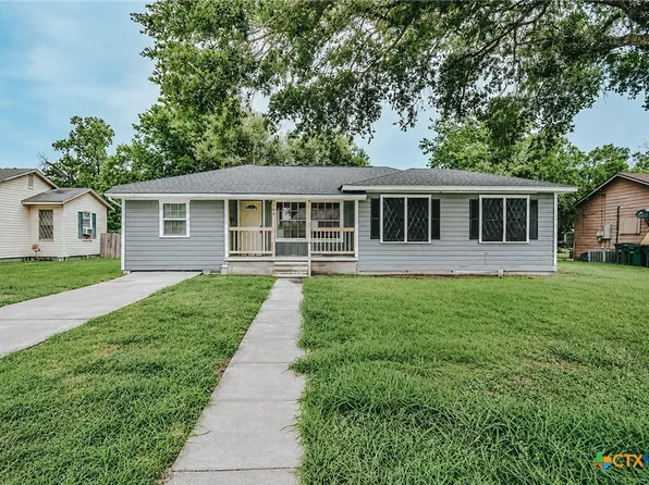 606 E Mesquite Ln, Victoria, TX 77901
