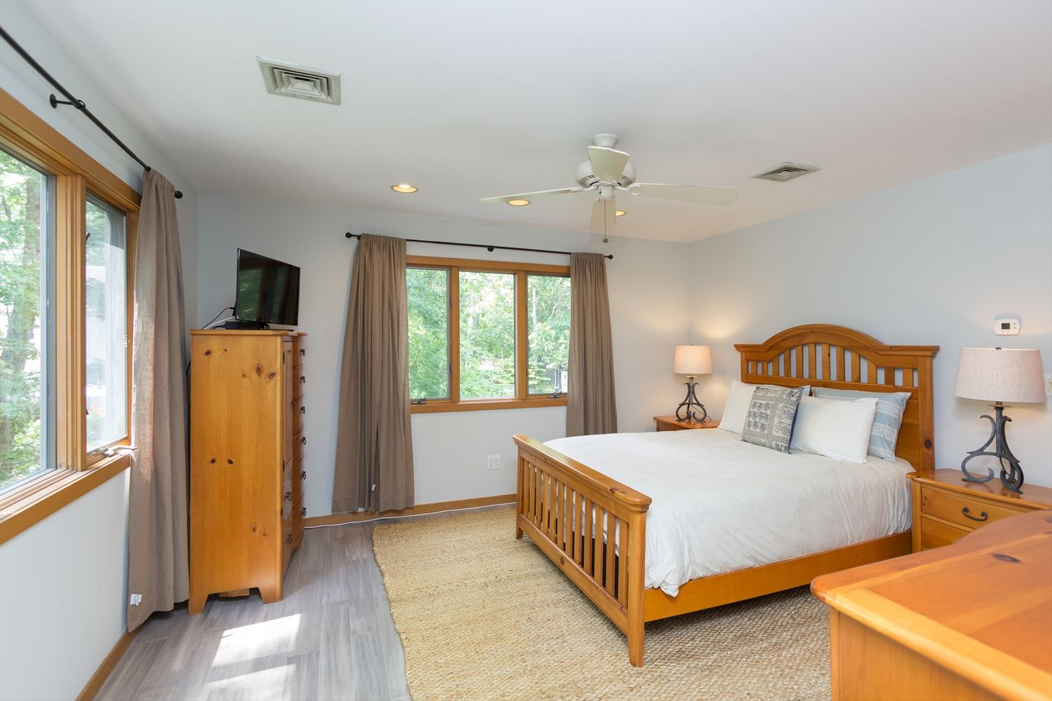  MASTER BEDROOM WITH EN-SUITE BATH