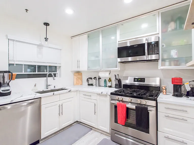 801 Pine Ave #212 — Photo 4
