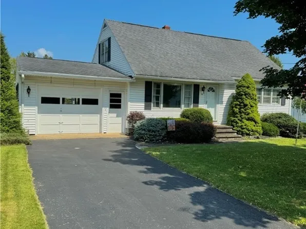 35 Jarvis St, Auburn, NY 13021