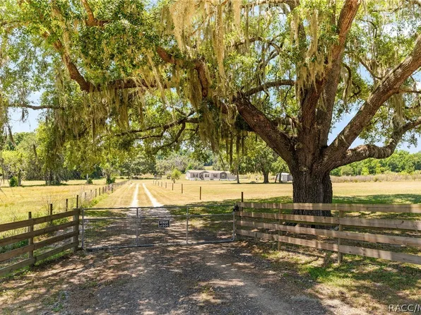 26562 Charlick Rd, Brooksville, FL 34602