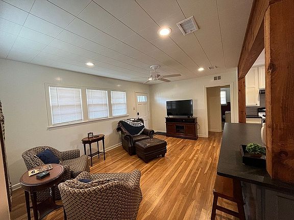 Living Room 17' x 12' 
