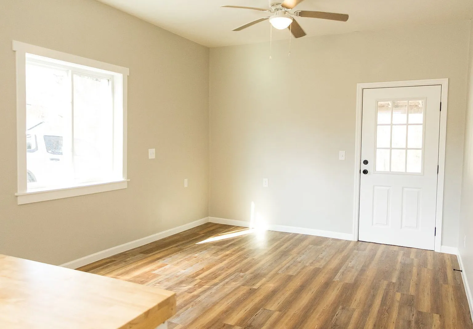 1 bed, 1.0 bath, 640 sqft, $1,200 — Photo 2