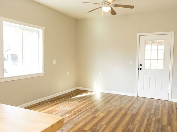 2nd image of 413 Glenn St