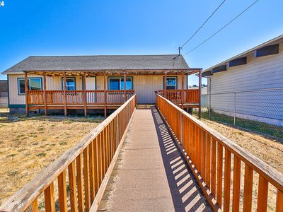 120 S 8th St #100, Lakeside, OR, 97449