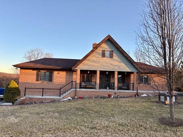 1st image of 32 Hawk Ridge Rd