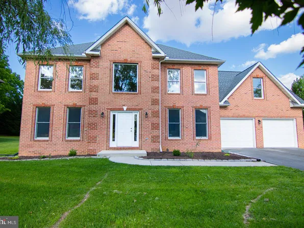 11411 Woodview Dr, Hagerstown, MD 21742