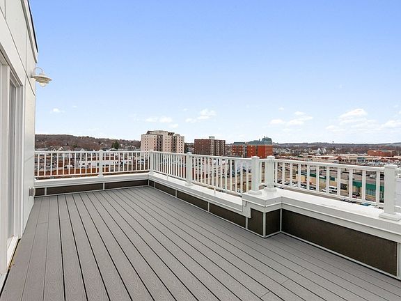 2nd image of 2 Cliveden St Unit 604E