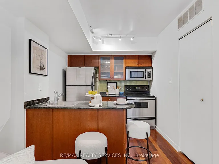 38 Western Battery Rd #632 — Photo 6