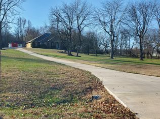 5490 W Skyler Dr, Springfield, MO 65802