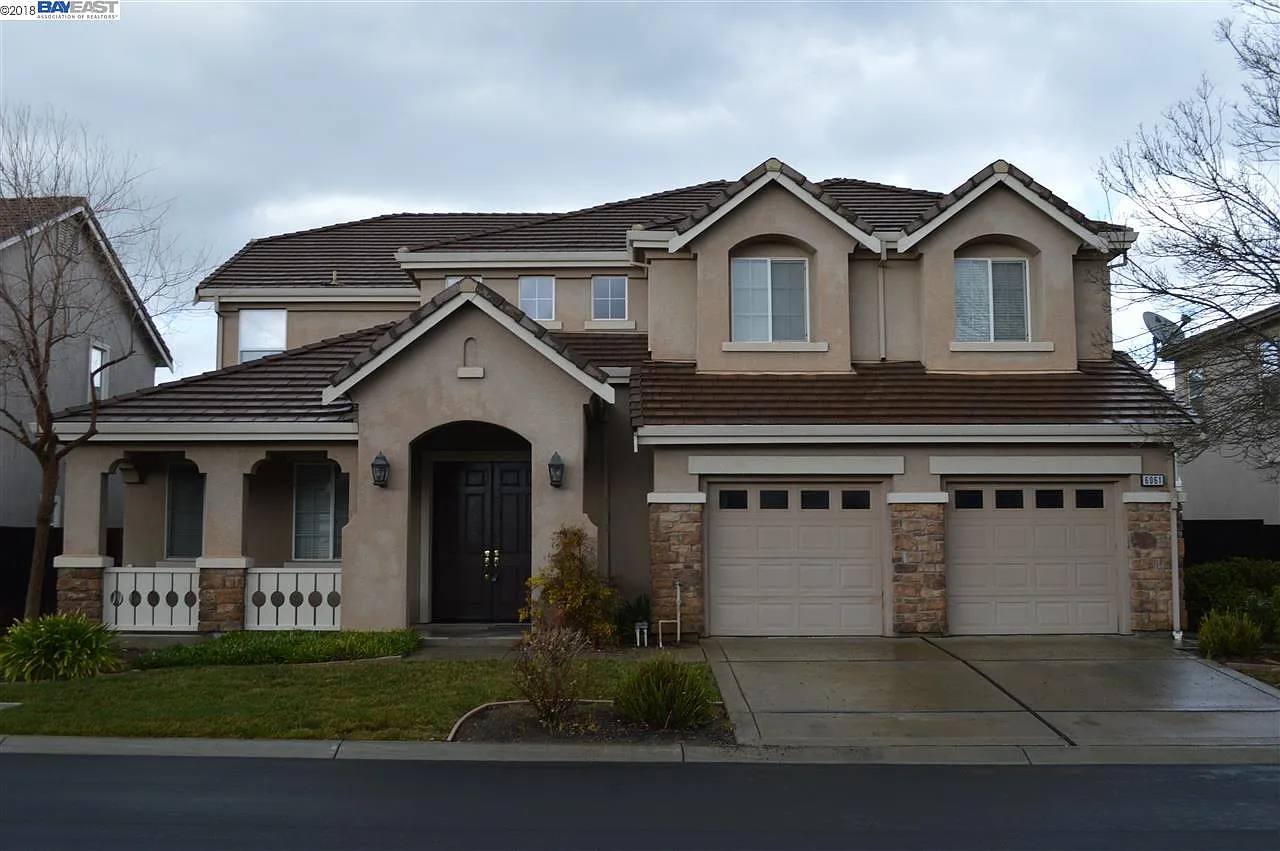 6061 Seneca Cir photo 1