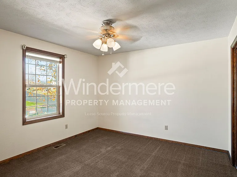 10435 N Iroquois Ct — Photo 19
