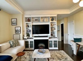 20 Burkebrook Pl #521, Toronto, ON M4G 0A1