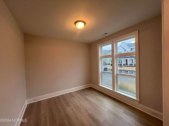 5th image of 3719 Mason Port Drive #82