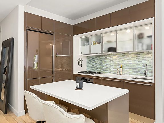 2nd image of 75 Wall St APT 21D