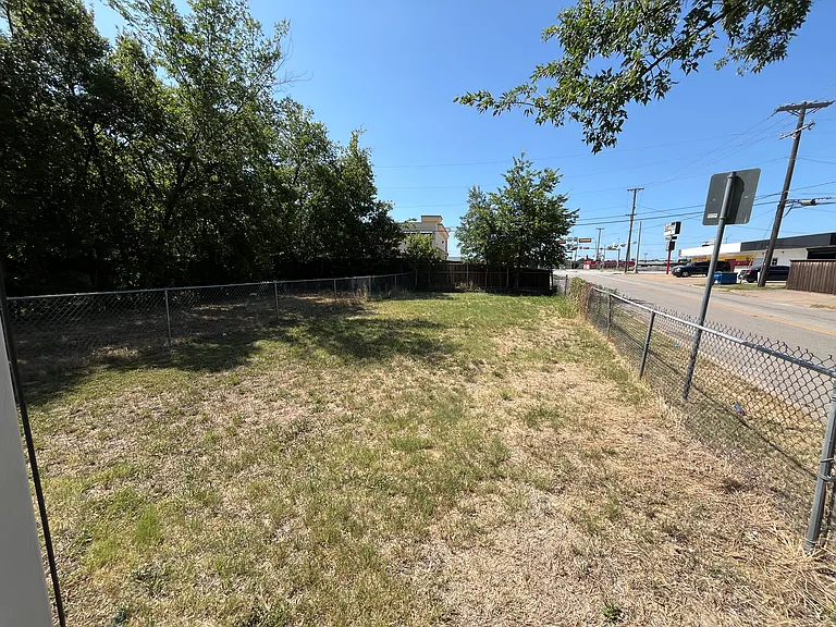 2223 Houston St — Photo 16
