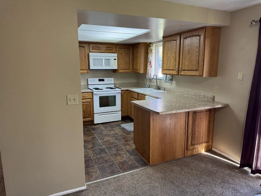 5045 S 2500 W — Photo 2