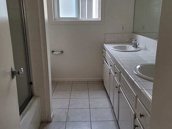 5th image of 2808 Highland Ave #B