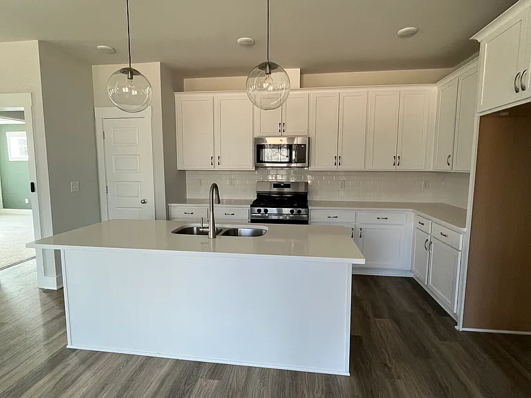 335 Beacon Dr — Photo 7