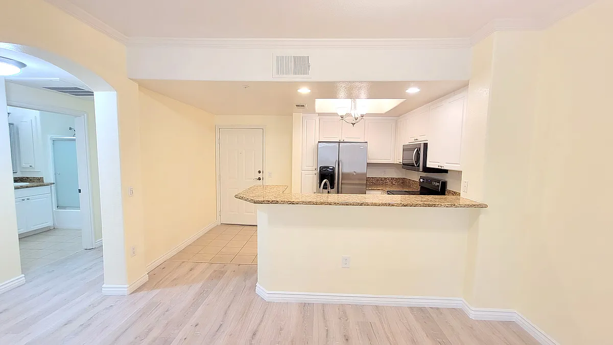 Building Photo - 4155 Executive Dr #E205