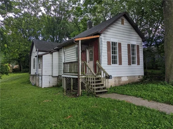 211 Kiowa St, Leavenworth, KS 66048