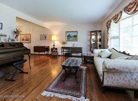 3rd image of 528 N Robinson Dr