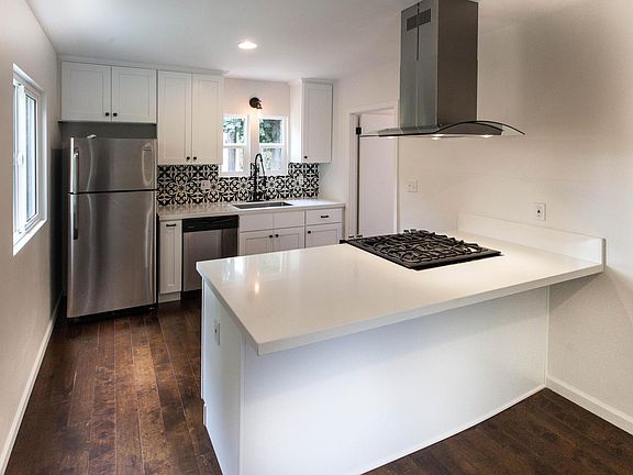 2nd image of 2125 Las Colinas Ave #2129