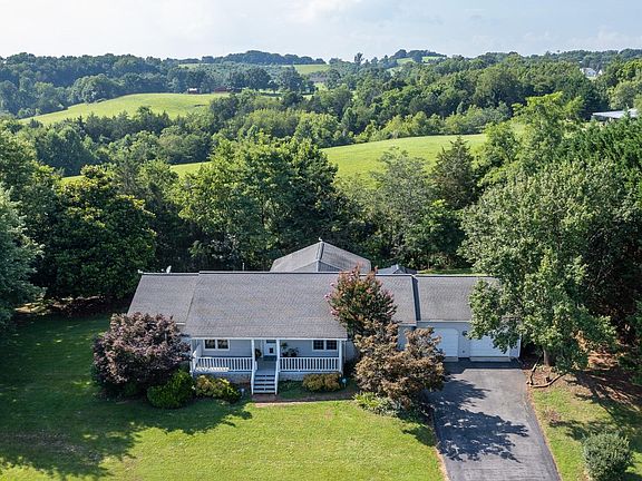 2nd image of 1131 Snowberry Hill Dr