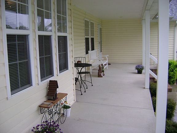 Front Porch/Main Entry