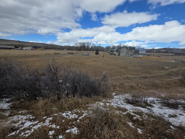 208 4th St E, Clyde Park, MT 59018