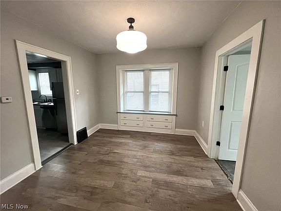 5th image of 31 E Brookside Ave
