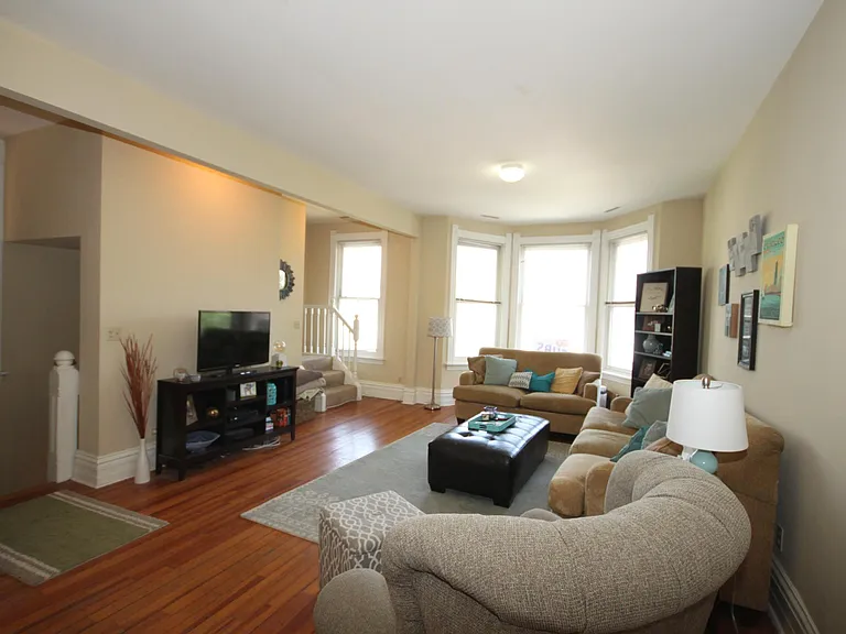 3338 N Kenmore Ave #3 — Photo 2