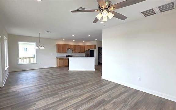 3rd image of 117 Timber Canal Ln