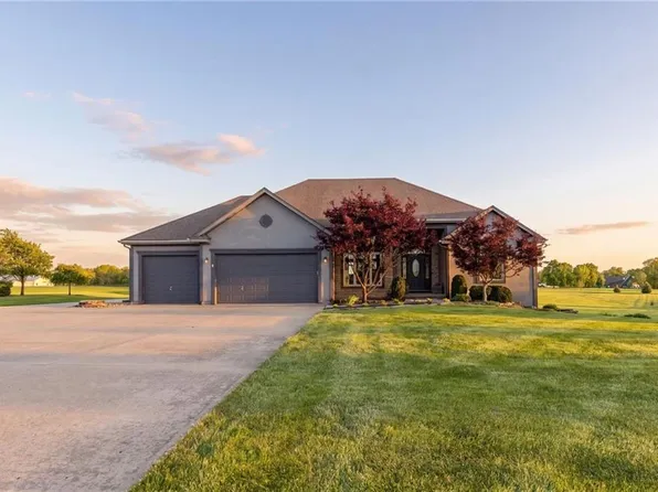 24503 E Woodland Circle, Lee's Summit, MO 64086