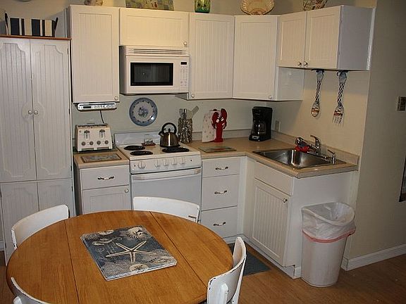 kitchen /dining area