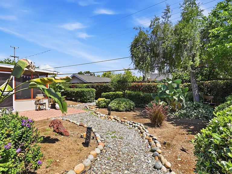 5588 Dartmouth Dr — Photo 32