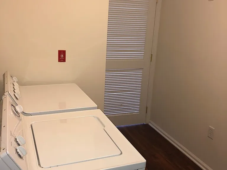 The Apartments At Weatherby — Photo 21