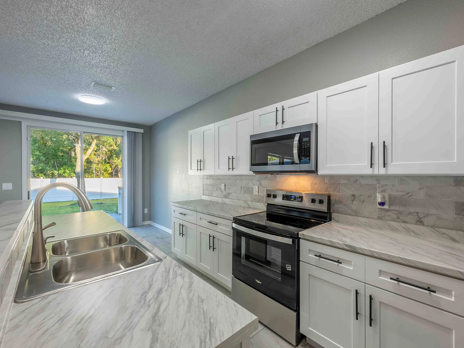 4 bed, 2251 sqft, $2,400 — Photo 3