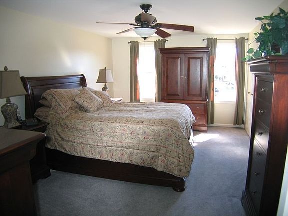 3rd image of 2551 Huntington Dr