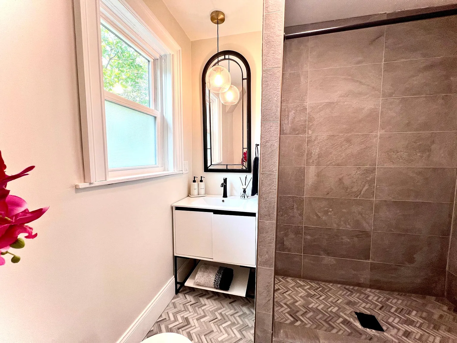 13 Brinley St — Photo 4