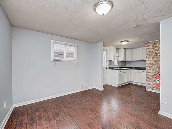 3rd image of 3232 S Emerson Ave APT 5