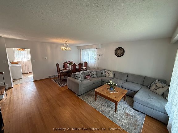 3rd image of 35 Melville Cres