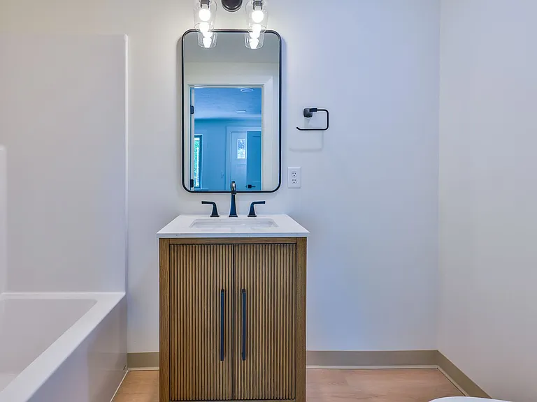 551 Elm St #14 — Photo 8