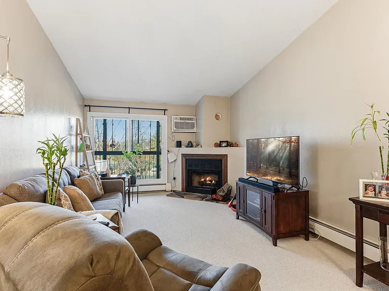 3850 Plymouth Blvd #323 — Photo 6
