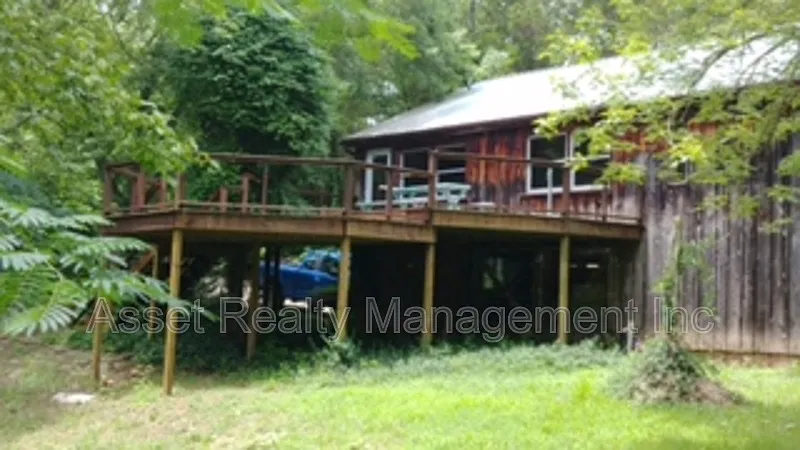 818 Deaderick Rd