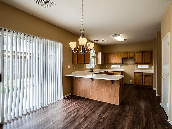 5th image of 2514 S 89th Dr