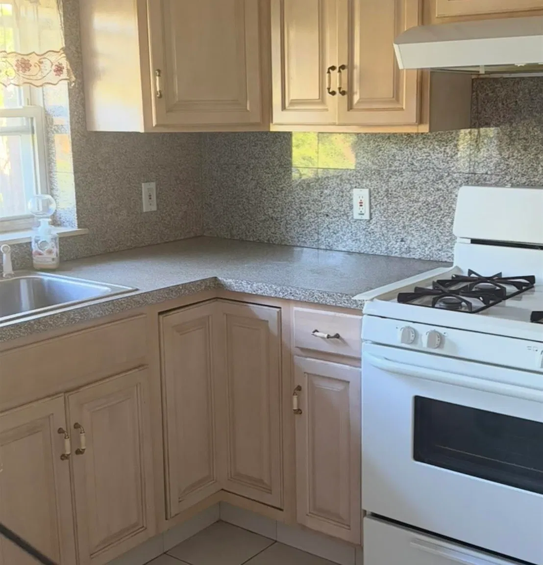 3 bed, 2.0 bath, $3,500 — Photo 1