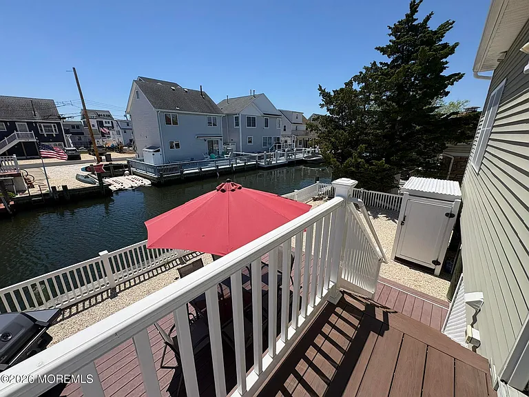 215 Heron Rd — Photo 16