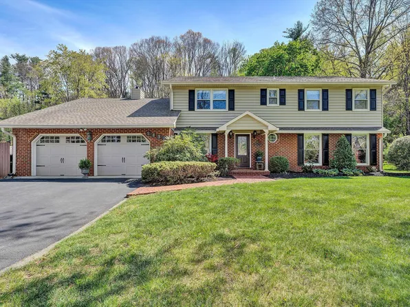 5832 Lakemont Dr, Roanoke, VA 24018